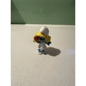 2011 Peyo SMURFETTE Smurf Flower In Hair Action Figure Toy